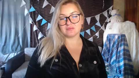 Snapshot of nikaskylink chatting on October 2, 4:33 am Nika online show from October 2, 4:33 am