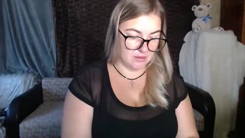 Snapshot of nikaskylink chatting on October 21, 4:06 am Nika online show from October 21, 4:06 am