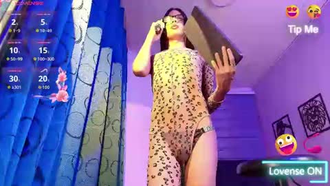 nikki_vesper online show from June 16, 4:27 am