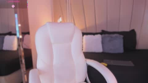 Nikki  online show from March 6, 5:03 am