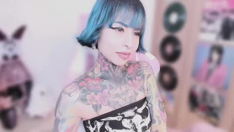 Nikki Ramone   online show from February 12, 10:52 am