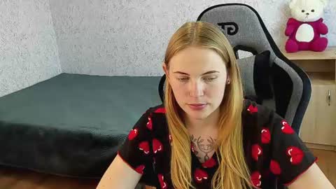 nikkyreyyy online show from July 28, 2:13 pm
