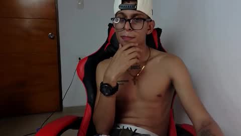 niklaus_wolf online show from March 4, 5:48 am