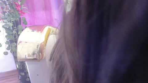 Snapshot of nina_roser chatting on October 7, 4:25 pm Nina Roser online show from October 7, 4:25 pm