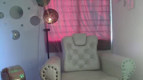 Snapshot of nina_roser chatting on October 1, 3:33 pm Nina Roser online show from October 1, 3:33 pm