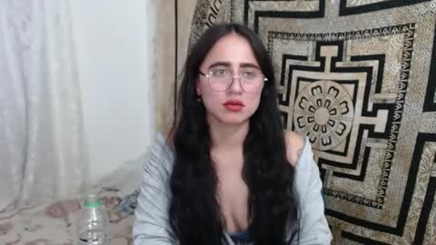 N I N A online show from February 5, 10:55 pm