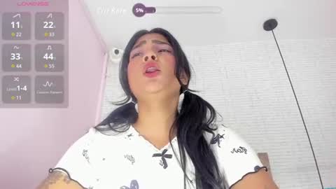 N I N A  online show from June 12, 4:33 am