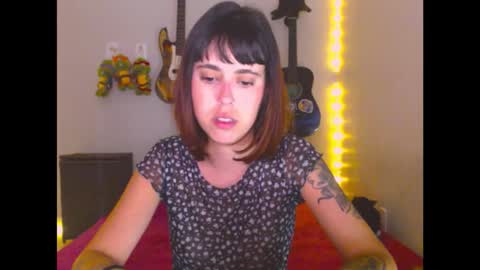 ninapellegrini17 online show from October 21, 11:30 pm