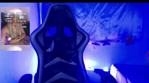 ninatinydoll1 online show from March 10, 11:36 am