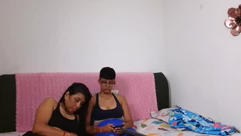 nini_smith online show from May 8, 7:36 am