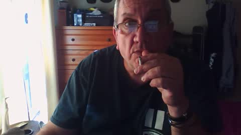 Snapshot of nionios67 chatting on October 24, 2:18 pm Dennis online show from October 24, 2:18 pm