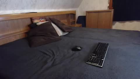 nixan85 online show from March 31, 1:50 am