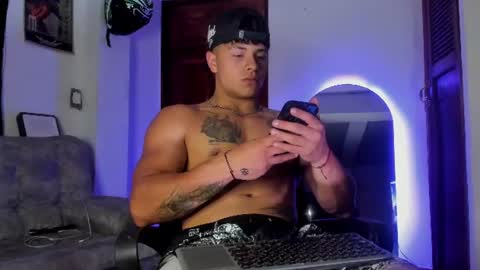 noah_223 online show from July 17, 4:14 am