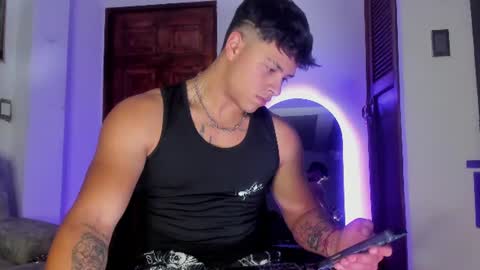 noah_223 online show from June 26, 4:07 am