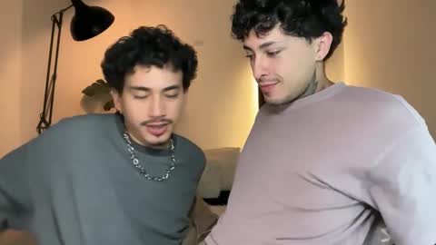 noah_and_steven online show from May 16, 10:30 pm