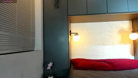 noah_dupont_ online show from January 12, 11:39 am