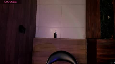 noah_dupont_ online show from November 18, 11:57 am