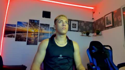 noah_flynn1 online show from October 30, 4:46 am