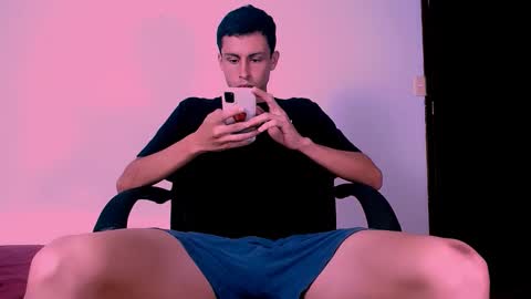 noah_jack1 online show from November 3, 7:26 pm