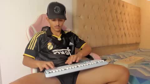 noah_jacksxn online show from June 6, 8:20 am
