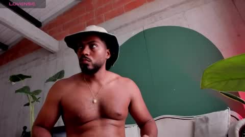 Noah online show from April 10, 7:29 pm