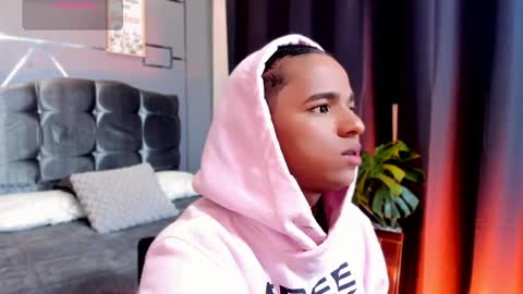 noah_smith04 online show from November 22, 12:36 pm