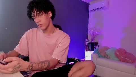 noahbull19 online show from July 11, 2:49 am