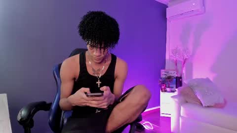 noahbull19 online show from July 2, 2:53 am