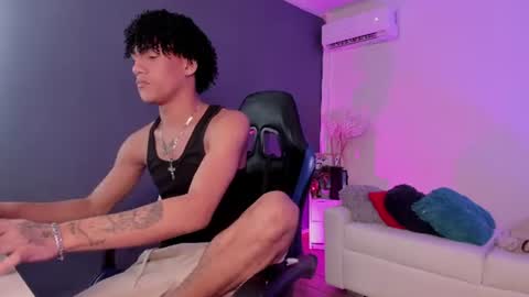 noahbull19 online show from July 8, 2:37 am
