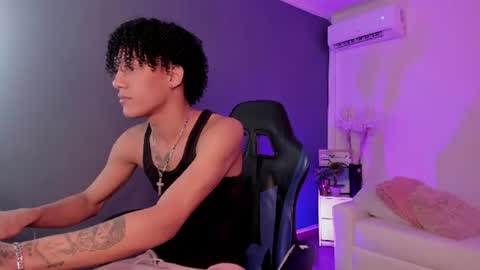 noahbull19 online show from July 1, 2:31 am