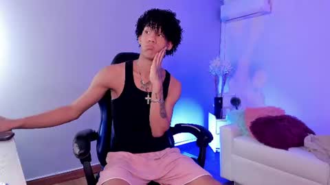 noahbull19 online show from June 17, 2:49 am