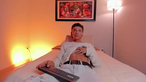 noahh_sky online show from March 18, 9:53 pm