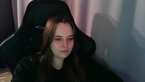 noir_ember_ online show from September 23, 11:04 am