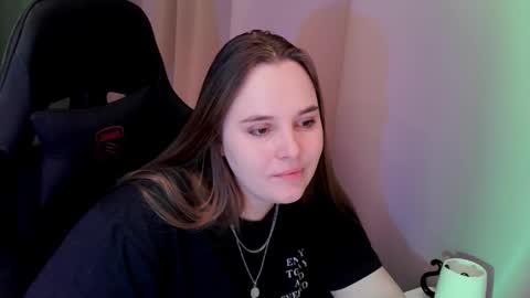 noir_ember_ online show from November 23, 2:15 pm