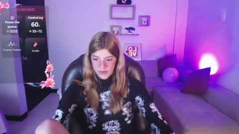 Snapshot of nora_vennucci chatting on February 15, 7:17 pm Nora online show from February 15, 7:17 pm