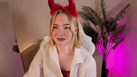 Nora online show from December 18, 8:09 am