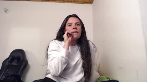 noreen_ online show from April 14, 2:48 am