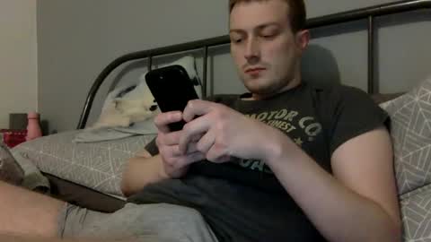 Snapshot of norfolkboy18 chatting on February 8, 5:29 pm Ollie online show from February 8, 5:29 pm