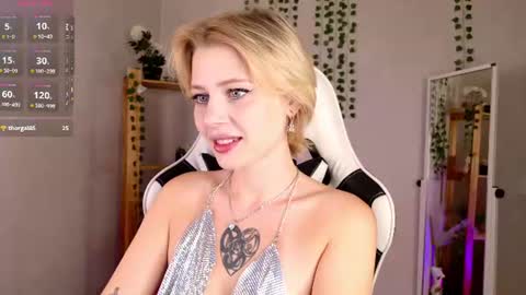Chloe  dont forget to thumbs up me  online show from June 19, 3:12 am