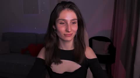 Snapshot of north_valkyrie chatting on December 18, 5:00 pm Hazel online show from December 18, 5:00 pm