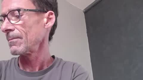 Snapshot of nosaintswhitoutsinners chatting on October 1, 7:40 am nosaintswhitoutsinners online show from October 1, 7:40 am