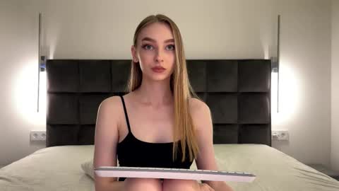 Snapshot of notelis chatting on September 27, 3:43 pm Goldie online show from September 27, 3:43 pm
