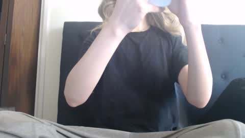 Snapshot of novafrey chatting on March 12, 9:35 pm Olivia online show from March 12, 9:35 pm