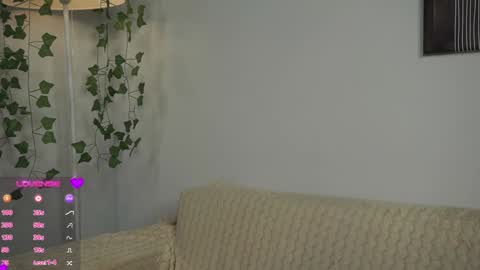 Snapshot of now_you_know chatting on December 6, 7:15 am Dina online show from December 6, 7:15 am