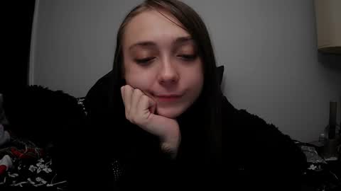 nrdyemogrl online show from December 19, 6:12 am