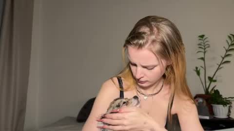 nura_foxx online show from April 16, 1:38 am