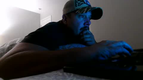 nuttincowboy727272 online show from December 15, 1:45 am