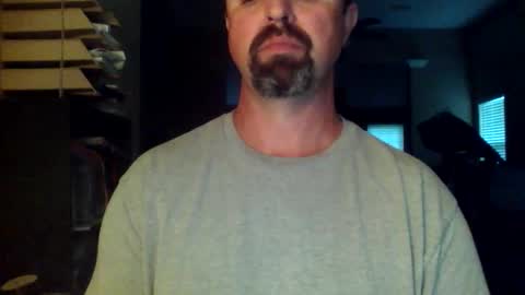 nvrenuff1979 online show from April 1, 11:33 am