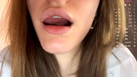 Mia online show from October 7, 8:10 am