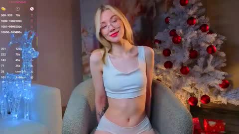 Lynna online show from January 8, 11:05 am